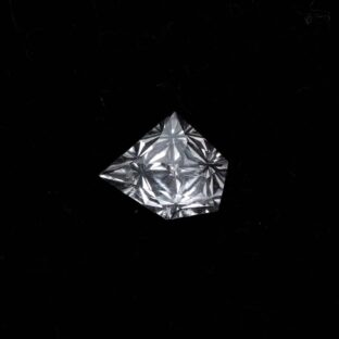 光と影が織りなす和の幾何学｜甲州切子カットフローライト 4.35ct
