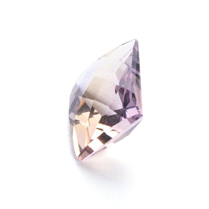独創的なカットが輝くバイカラーの石】アメトリン 3.53ct | まる