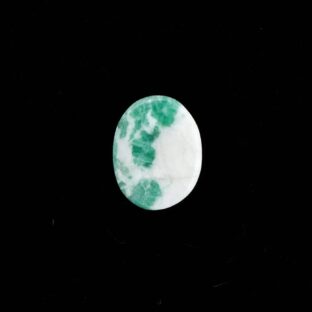 【色彩のコントラストが美しい希少石】　エメラルドインクォーツ 1.38ct