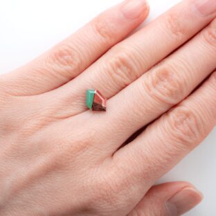 18金象嵌の工芸品：クリソプレーズ・インレーダブレット｜唯一無二のトリプレット ＜2.6ct ＞